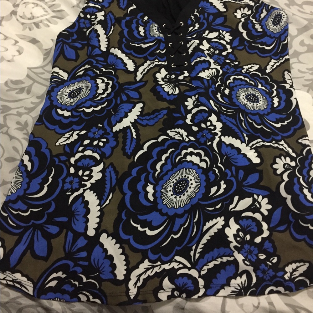 🚫 SOLD 🚫 Express Lace up Floral blouse
